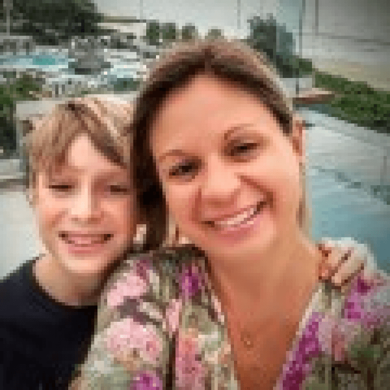 Luciane Marcelino, Bacharel em Direito