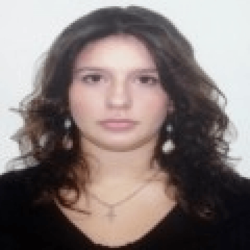 Anna Tha&iacute;s Benvenuto Hernandes