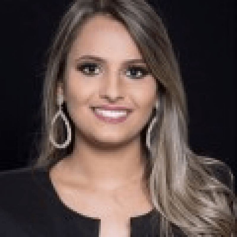 Let&iacute;cia Costa Barros