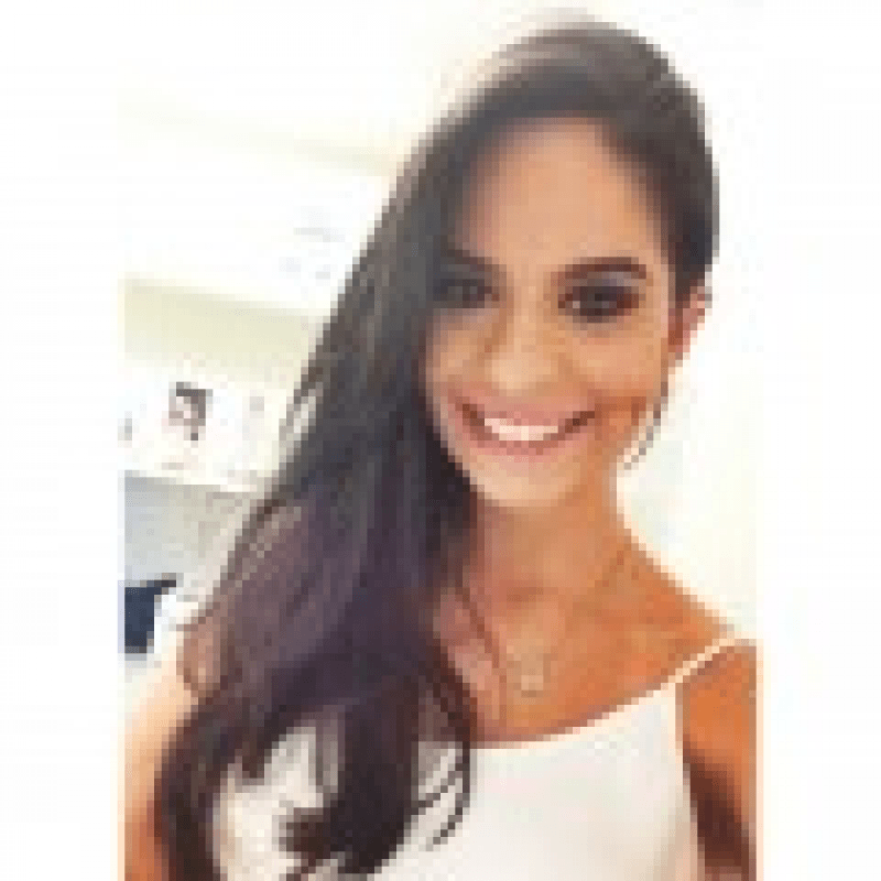 Estagiária Cecilia Frota